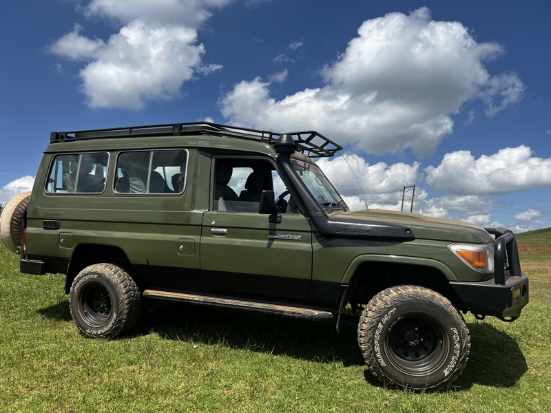 Side view of the Land Cruiser Troopy 