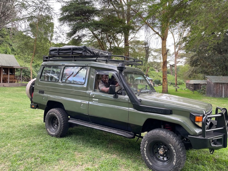 Wo kann ich in Kenia einen Fahrer mieten?