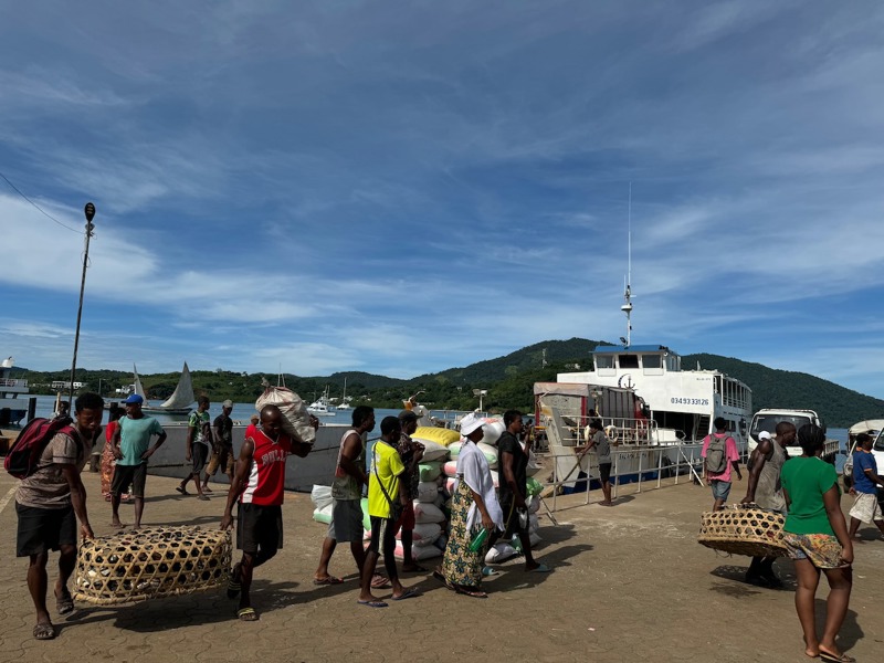 Wie reist man über Land nach Nosy Be?